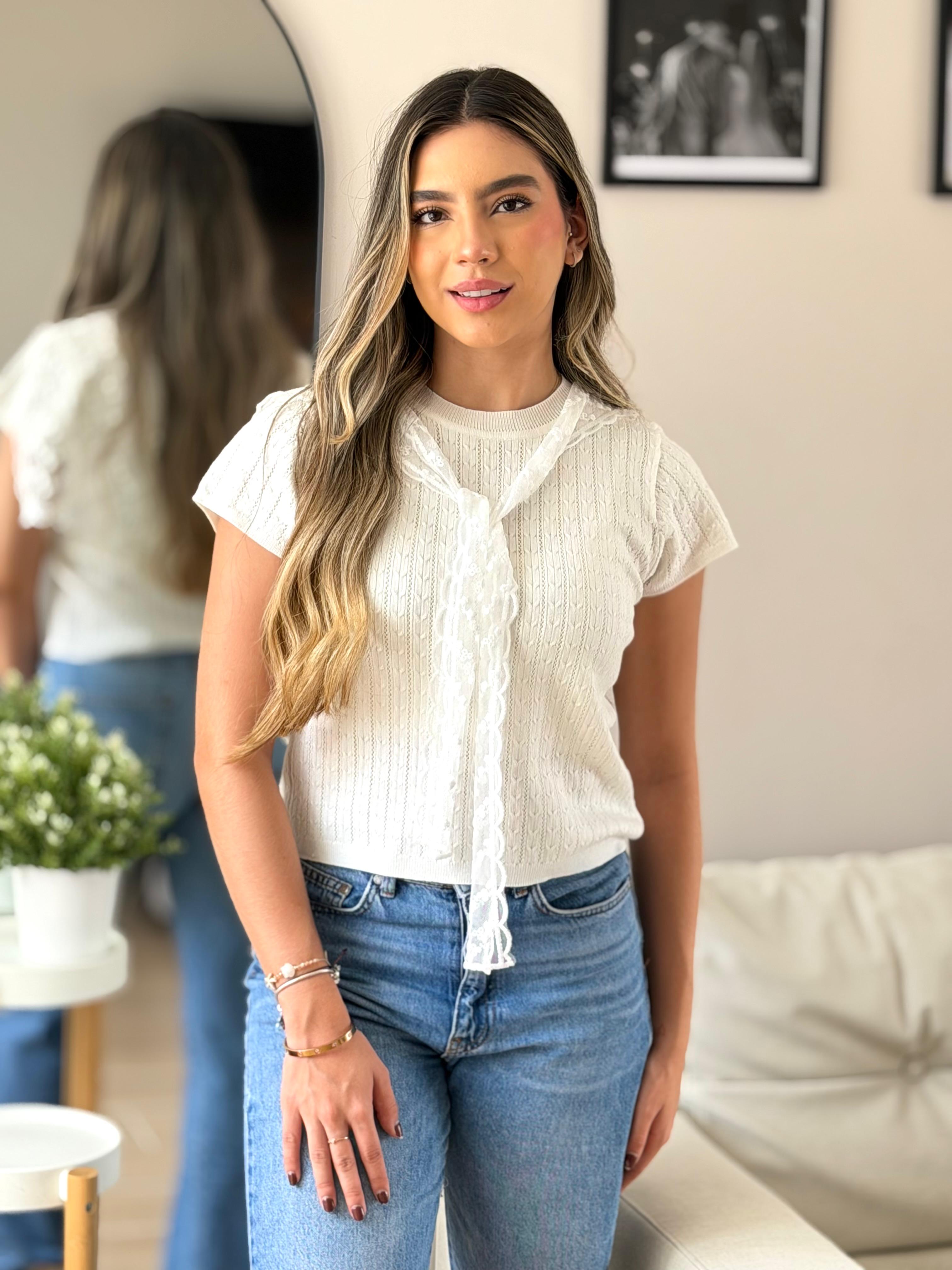 BLUSA CON SOBREPUESTO