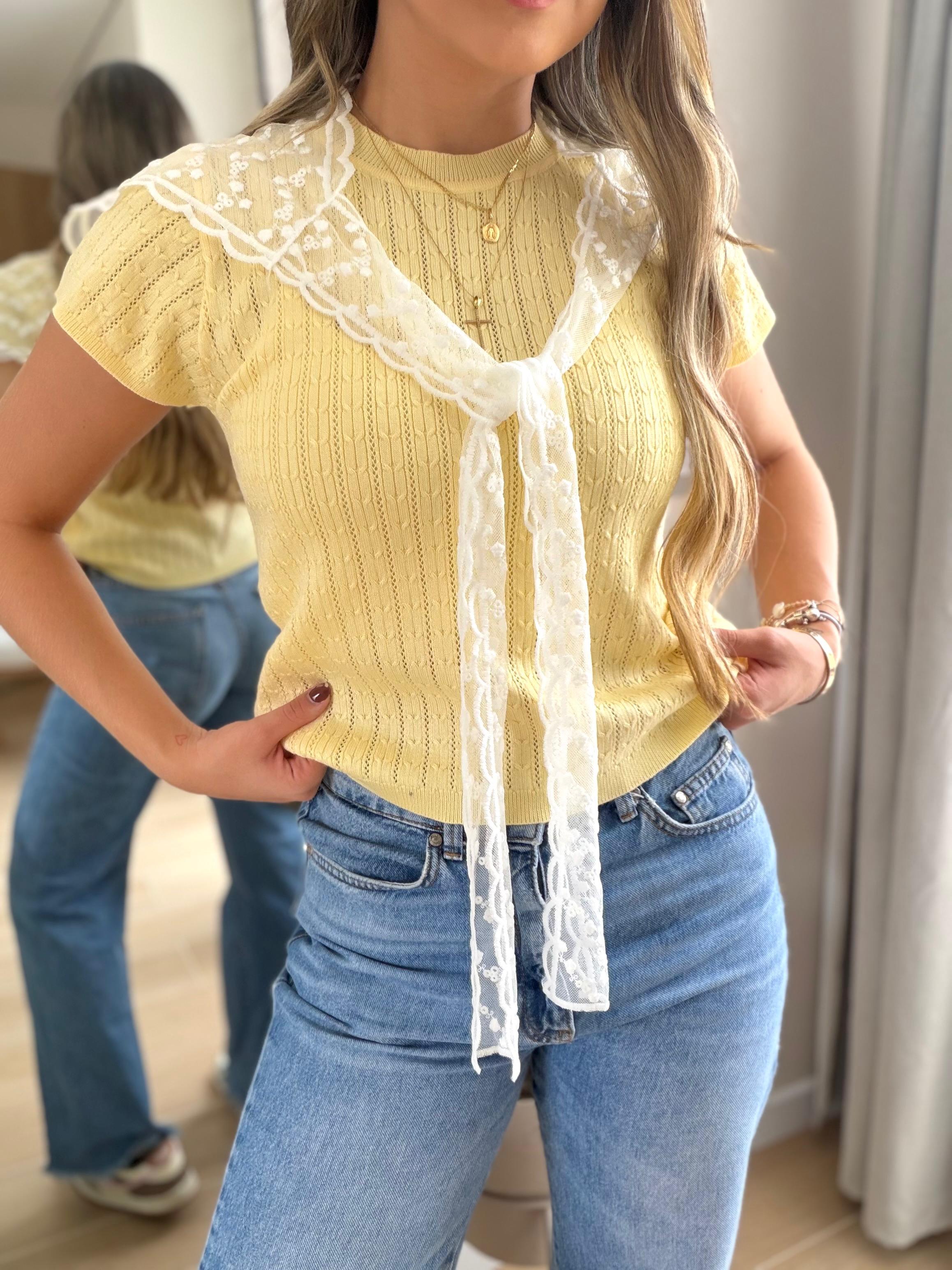BLUSA CON SOBREPUESTO