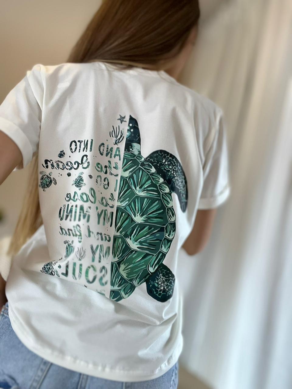 T- SHIRT GRÁFICA MUJER  TORTUGA LETRAS