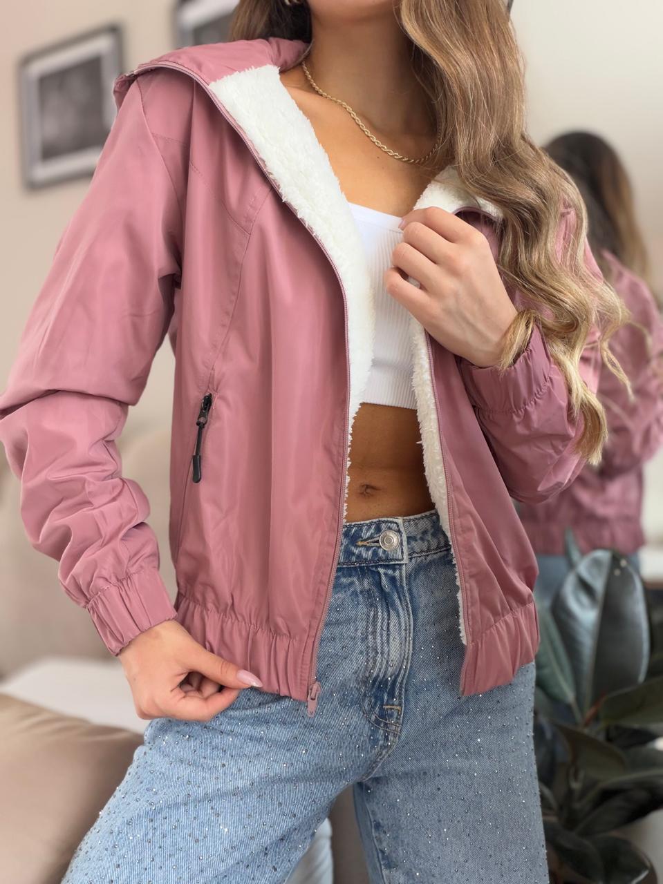 CHAQUETA ANTIFLUIDO CAPUCHA DESPRENDIBLE