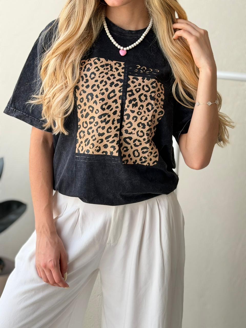 CAMISETA OVERSIZE EFECTO WASHED LEOPARDO