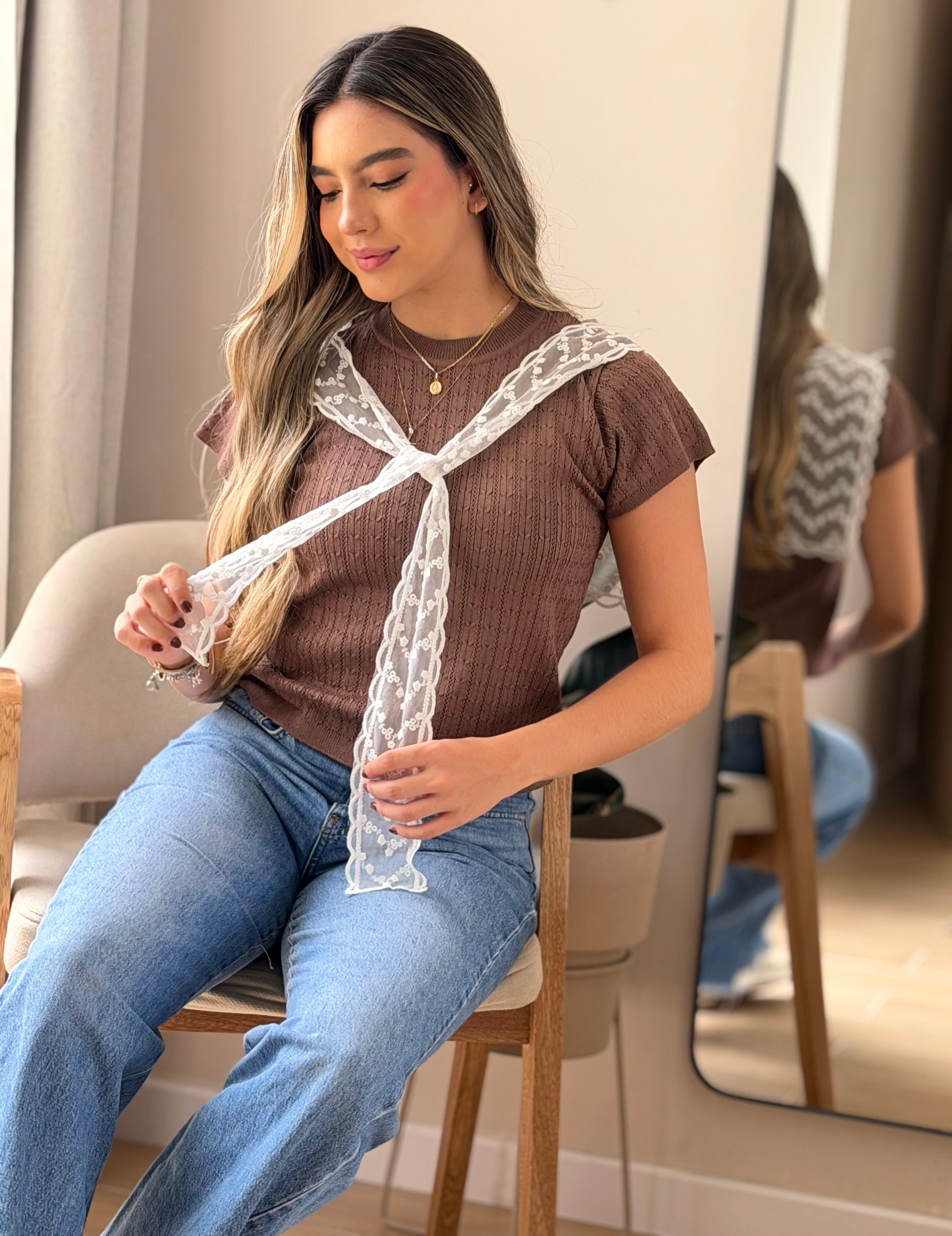 BLUSA CON SOBREPUESTO