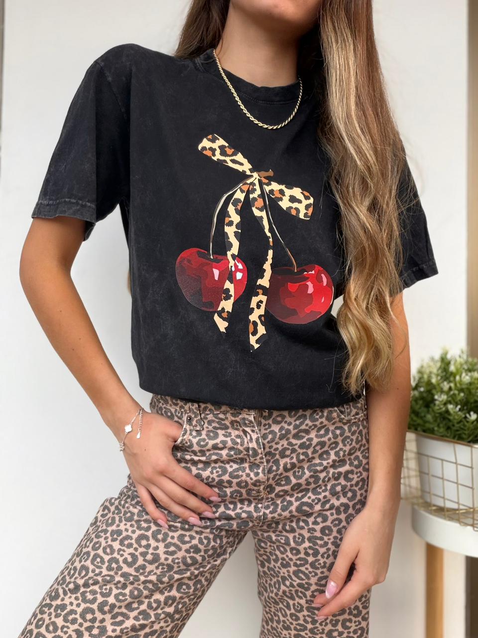 CAMISETA OVERSIZE EFECTO WASHED CHERRY MOÑOS