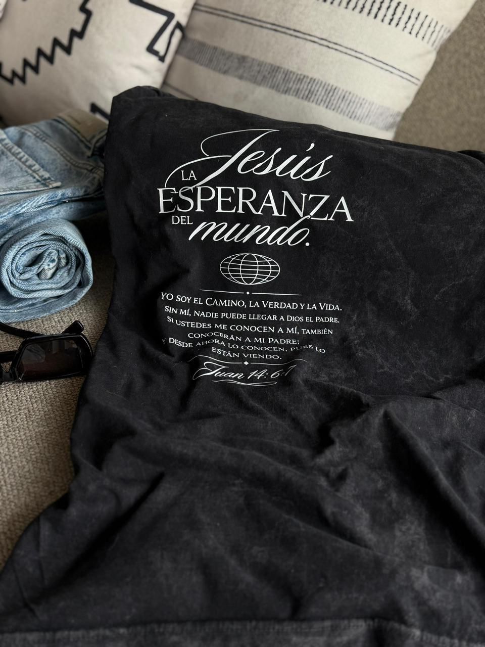 CAMISETA OVERSIZE EFECTO WASHED JESÚS ESPERANZA DE EL MUNDO