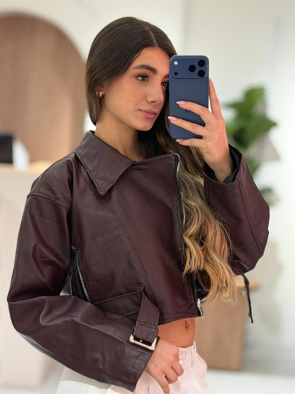 CHAQUETA CUERINA CRUZADA