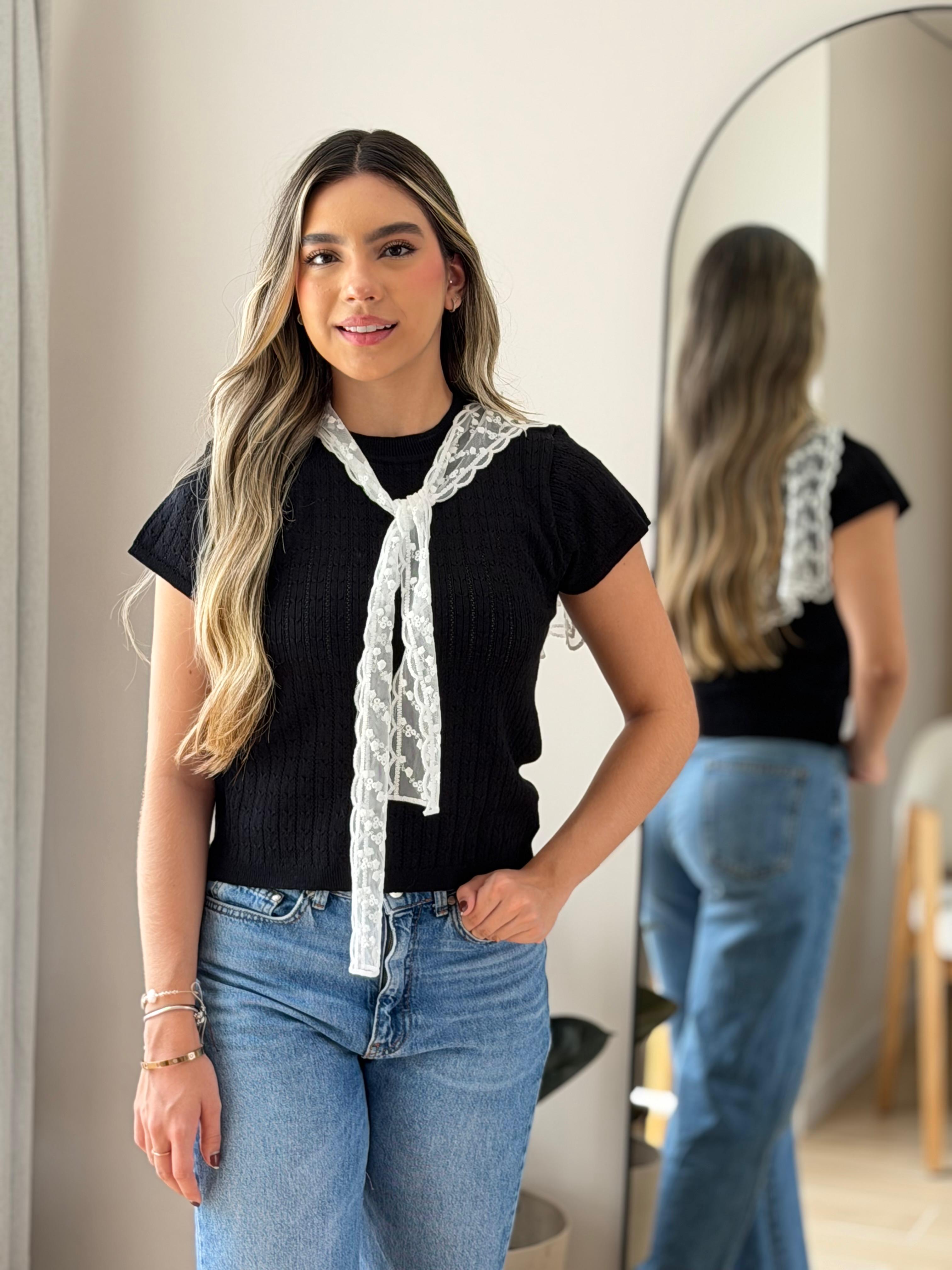BLUSA CON SOBREPUESTO